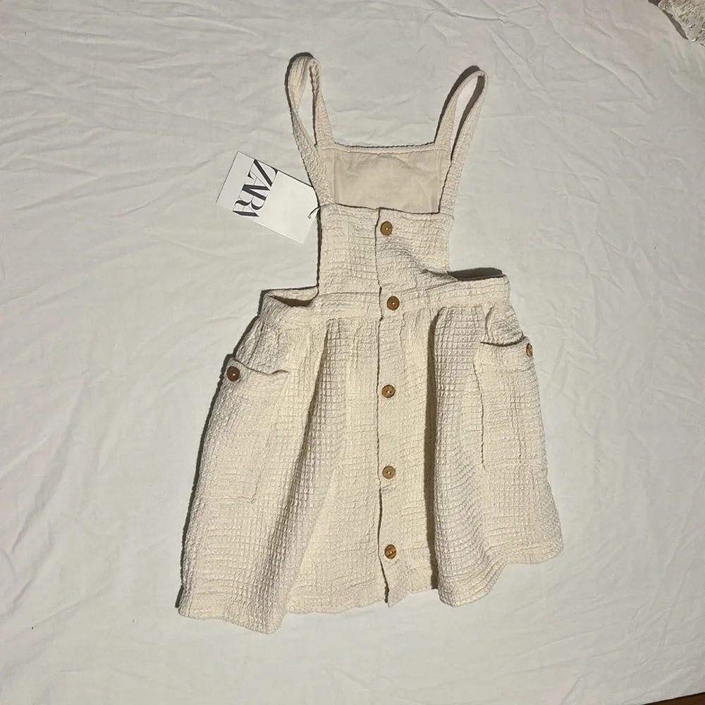 Zara - Picture 2 of 4